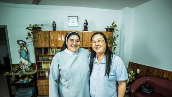 Los abogados defensores de las monjas Asunción Martínez y Kumiko Kosaka insistieron en recusar al juez Cadile, quien se apartaría de la causa. La jueza que ingrese en su lugar ya consideró al Caso Próvolo como un caso con intereses políticos.
