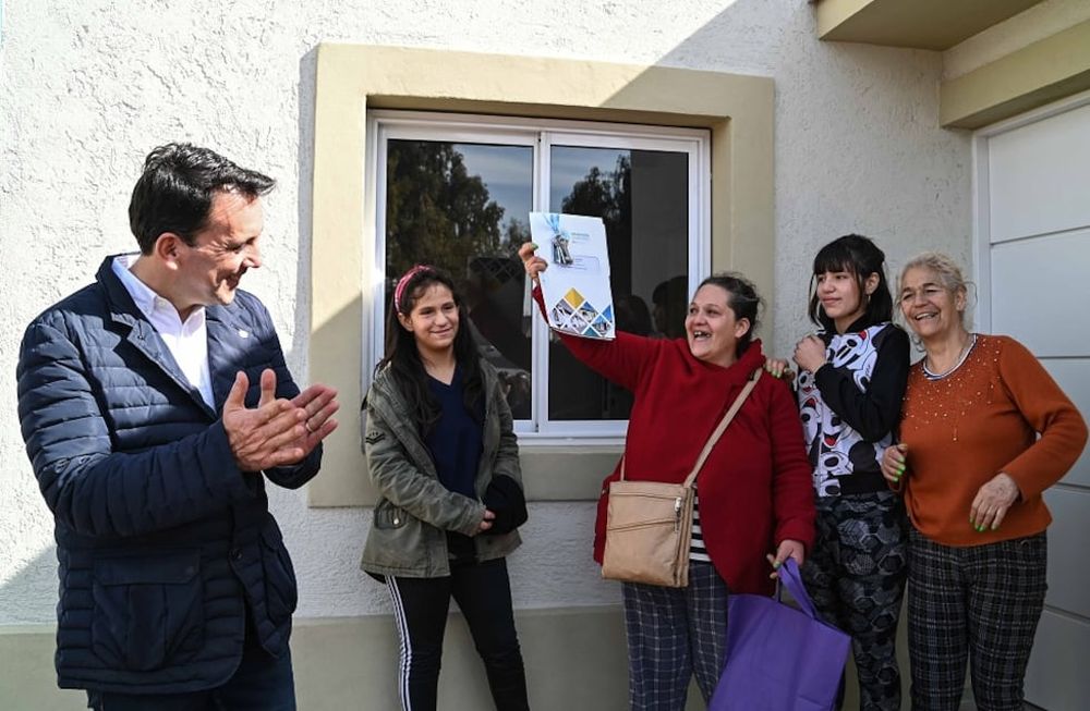 Trece familias más del departamento recibieron la casa propia