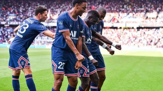 PSG no extrañó a Messi y goleó a Clemont para seguir con puntaje perfecto. / Gentileza.