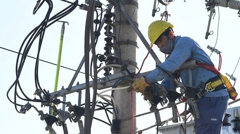 Los Andes | En la boleta de electricidad, los usuarios pagan por el servicio de distribución (prestadores locales) y transporte y generación (mayoristas). Tres empresas distribuidoras tienen deuda con los mayoristas.