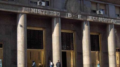 Anuncio. El Ministerio de Economía informó que el monto no alcanzó el tope de 1.500 millones de dólares. Foto: Archivo / La Voz