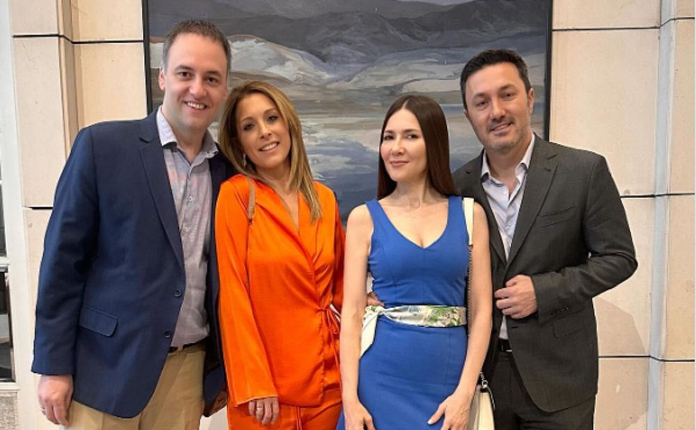 Manuel Adorni y su esposa Bettina Angeletti junto a la periodista Cristina Pérez y el diputado nacional Luis Petri. Foto 05/10/24 - IG @cris_noticias