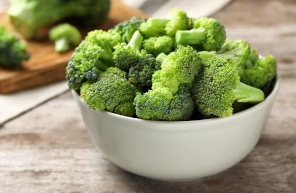 Es un vegetal con diversos beneficios a la salud, que aporta pocas calorías, al tiempo que brinda saciedad.