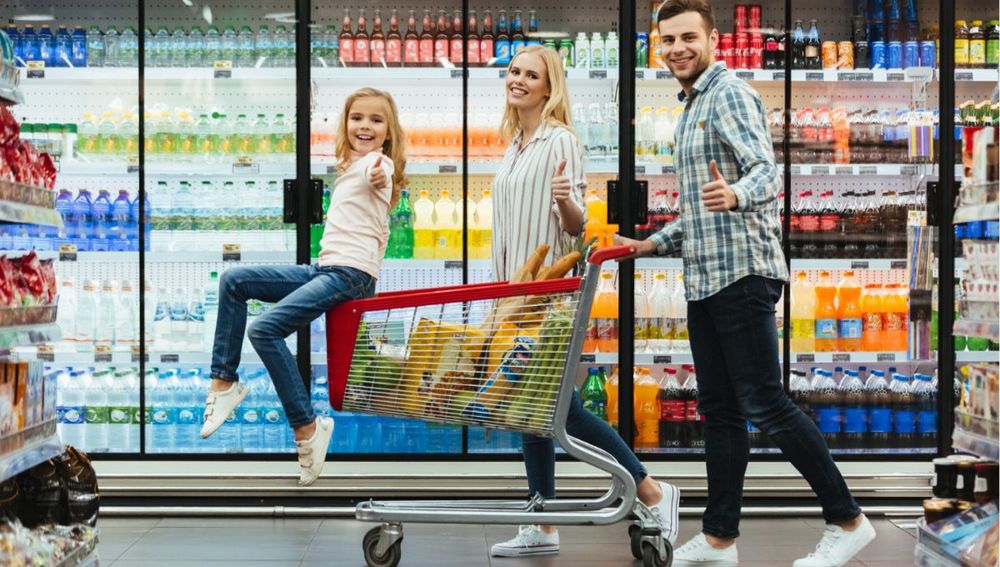 Los supermercados mayoristas ofrecen promociones en alimentos, bebidas y artículos para el hogar.