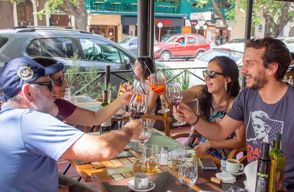 Ximena, Andrés, Alexis y María Angélica vinieron de Chile y aprovecharon unos días de descanso para pasear y recorrer la ciudad mendocina. Foto: Mariana Villa / Los Andes