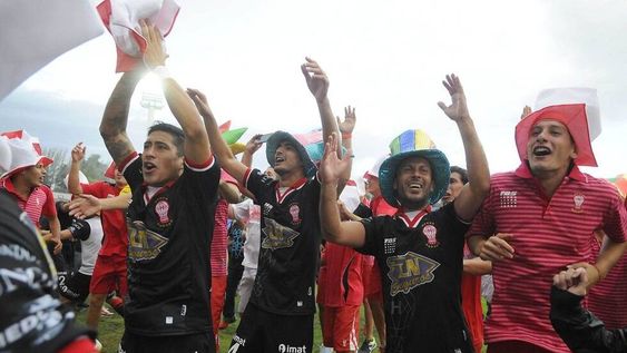 Huracán goleó a Atlético Tucumán y ascendió a Primera