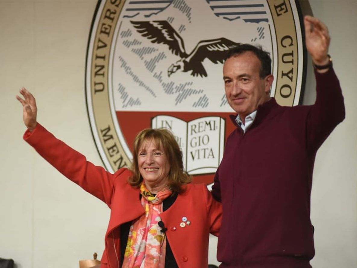 La rectora Esther Sánchez se bajó de la carrera y respaldó al actual vicerrector, Gabriel FIdel junto a María Flavia Filippini.