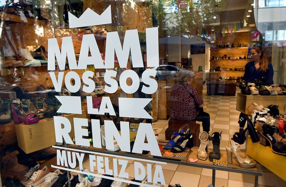Ventas por el día de la madre. Los comercios de Mendoza esperan buenas ventas por el día de  la madre y por el feriado largo. Foto. Orlando Pelichotti