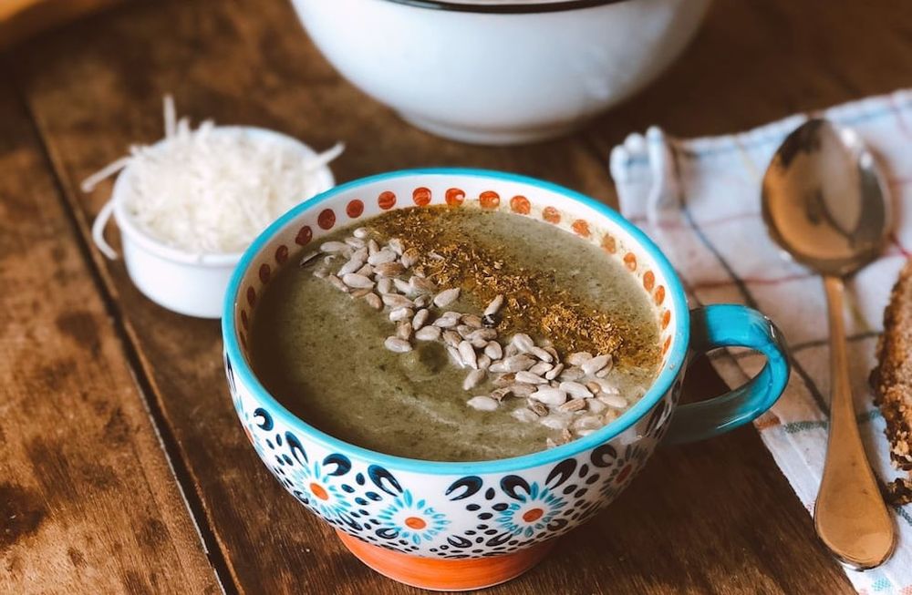 Esta sopa verde es muy saludable y rápida de hacer.
