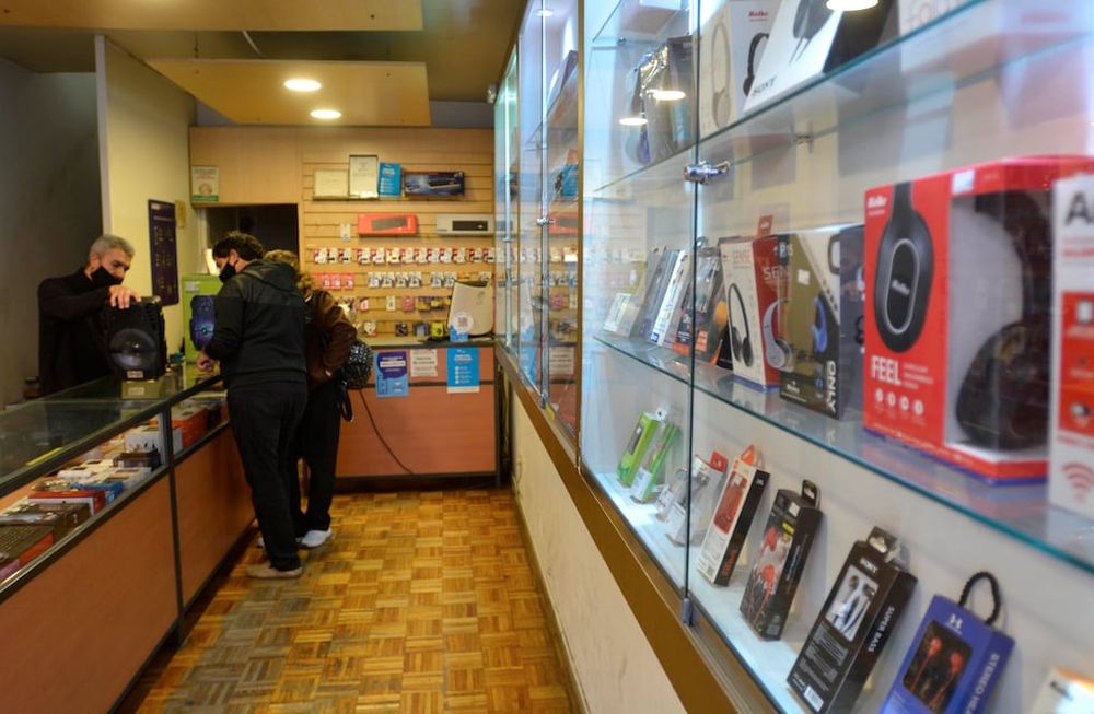 Cuántos días de trabajo se necesitan para comprar tecnología