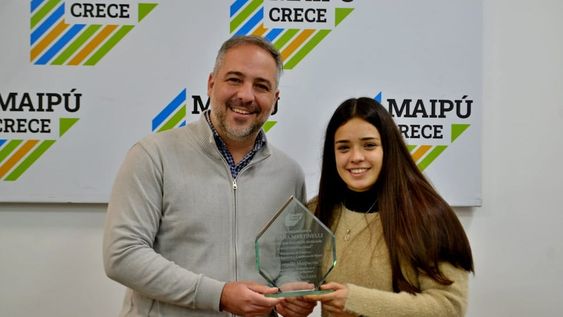 Stevanato reconoció a Luciana Martinelli, una maipucina mundialista. Foto: Prensa Maipú
