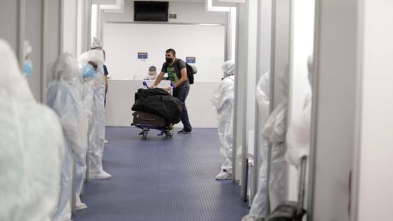 Comenzaron a testear a pasajeros provenientes de Brasil, México y Chile con el objetivo de frenar la cepa Manaos