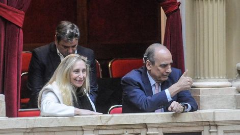 Los Andes | Guillermo Francos, jefe de Gabinete, y la secretaria General de la Presidencia, Karina Milei, durante el debate en Diputados de la Ley Bases. (Federico López Claro / Gentileza La Voz)