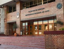 El decano de la facultad aclaró que la decisión no depende solo del decanato, sino del Consejo Directivo.