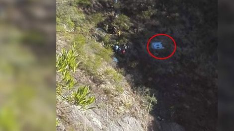 Un micro cayó a un abismo de 300 metros en Perú: al menos 12 muertos