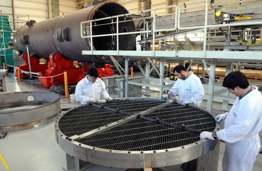 Para paliar la crisis, Impsa apuesta a la energía nuclear.
