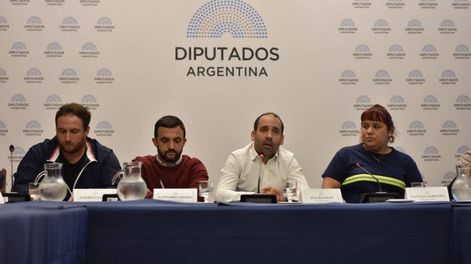 Los Andes | Los diputados Federico Fagioli, Leonardo Grosso, Itai Hagman y Natalia Zaracho, impulsores del proyecto de ley (Foto: Prensa Itai Hagman)