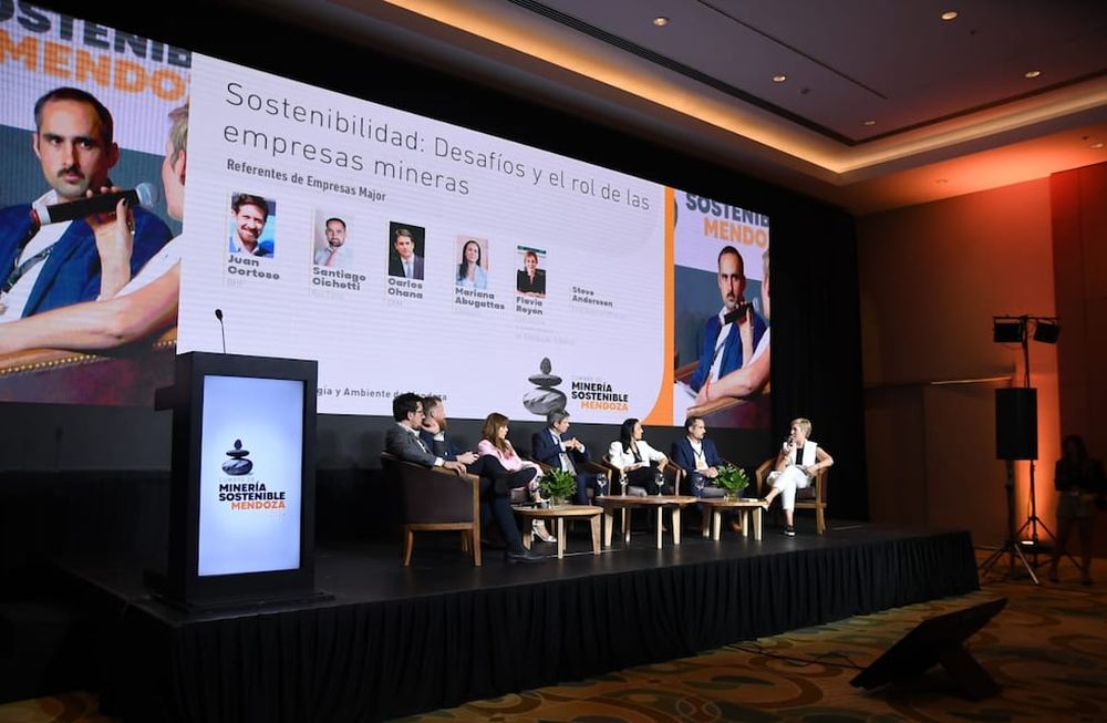 Representantes de importantes empresas mineras y consultores analizaron distintos aspectos de la sostenibilidad, tanto ambiental, como económica y social, en la Cumbre de Minería Sostenible. Foto: Los Andes