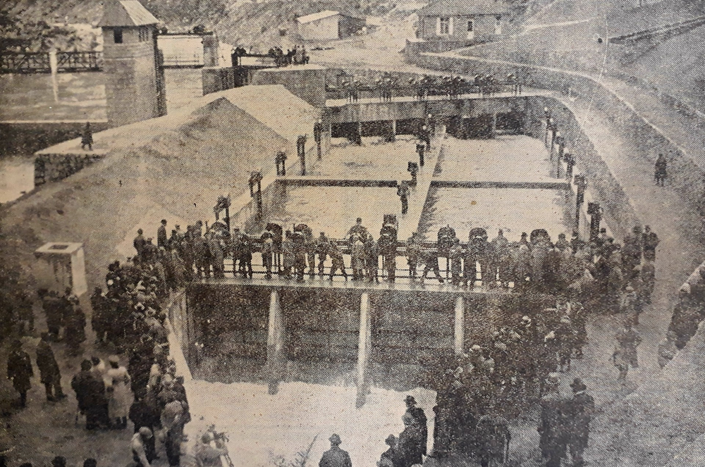 FOto antigua de la inauguración de la Usina de Cacheuta en 1926.