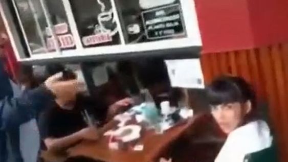 Un intendente echó de su pueblo a dos mecheras con varias denuncias por robo: “Afuera, atorrantas”.