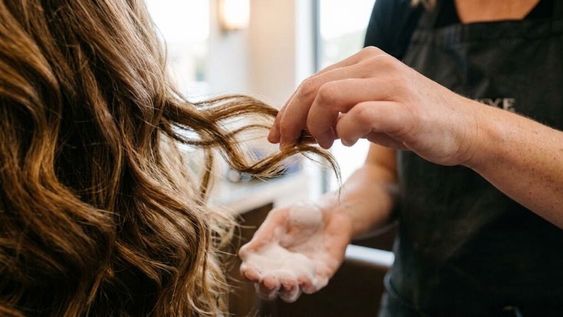 el corte en capas que rejuvenece el cabello fino: aporta volumen, movimiento y es facil de mantener a lo largo del tiempo