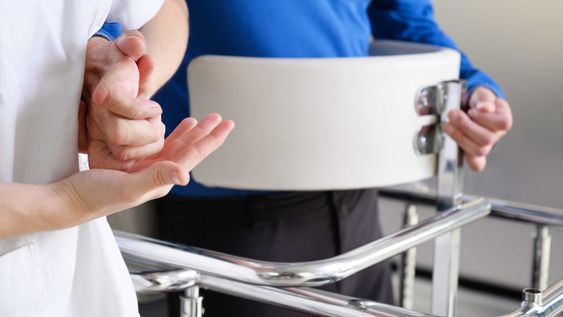 Los tratamientos actuales contra la ELA pueden retrasar la progresión de la enfermedad y hacer sentir al paciente mucho más cómodo e independiente.