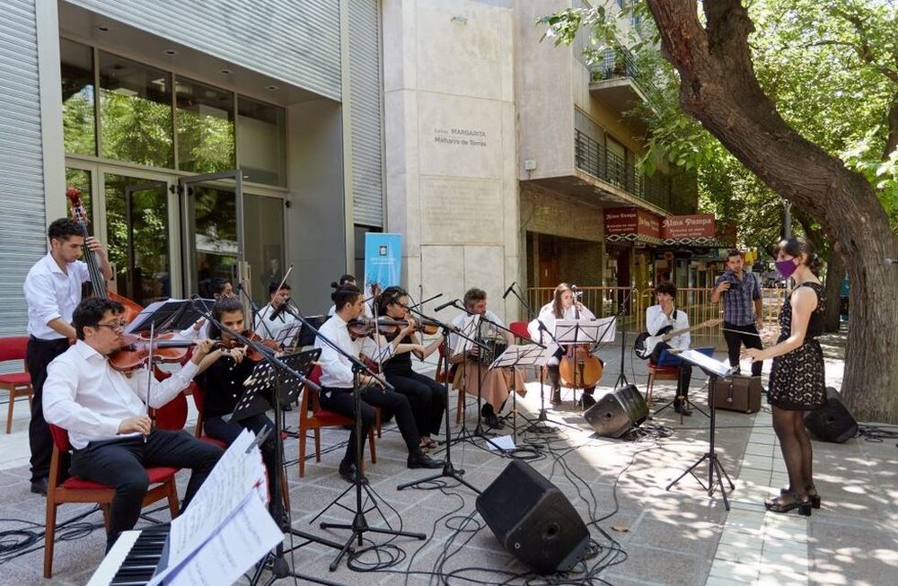 En ensamble integrado por músicos de las Orquestas de la Municipalidad de Las Heras dieron un concierto en el Día Nacional del Tango. Gentileza MLH