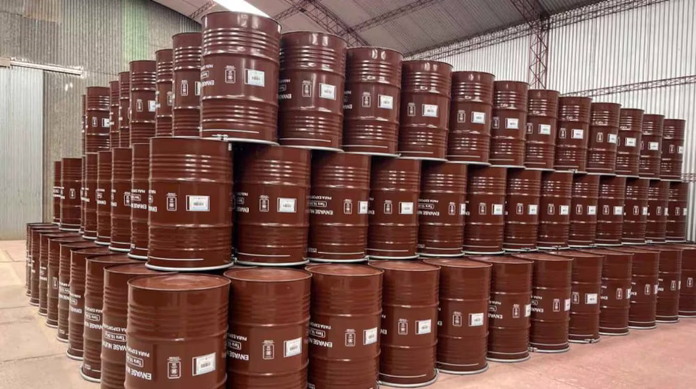 Tambores de miel preparados para exportación en medio de la disputa regional por los cupos libres de arancel hacia Europa. 