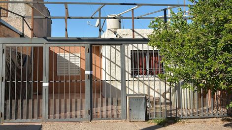 Mujer embarazada de 9 meses que mató a su pareja en Godoy Cruz dio a luz anoche , según informó el Ministerio de Salud. En la imagen, la vivienda en la que la pareja convivía. Foto Cristian Guzzo / Los Andes