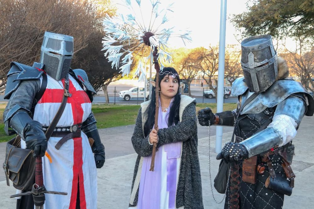 Reviven la Edad Media con festivales y combates.