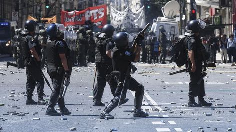 Polémica por los baños en el Congreso: una senadora puso a disposición su sanitario para la policía