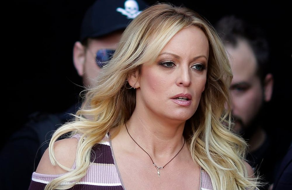 ARCHIVO - La actriz porno Stormy Daniels llega a un evento en Berlín, el 11 de octubre de 2023. (AP Foto/Markus Schreiber, Archivo)