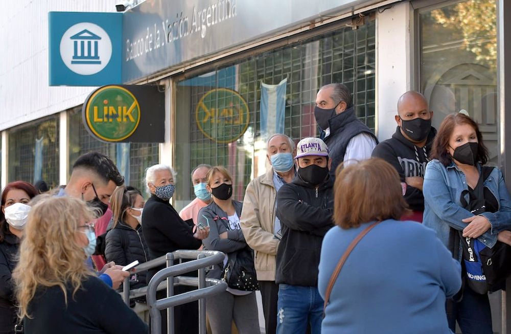 Los jubilados y pensionados cobrarán un bono extraordinario a partir del 18 de abril. Foto: Orlando Pelichotti / Los Andes