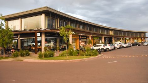 Los Andes | El boom de los strip center o pequeños centros comerciales es tendencia para hacer las compras cerca de donde se vive, como Vía Boedo. Foto: Mariana Villa / Los Andes