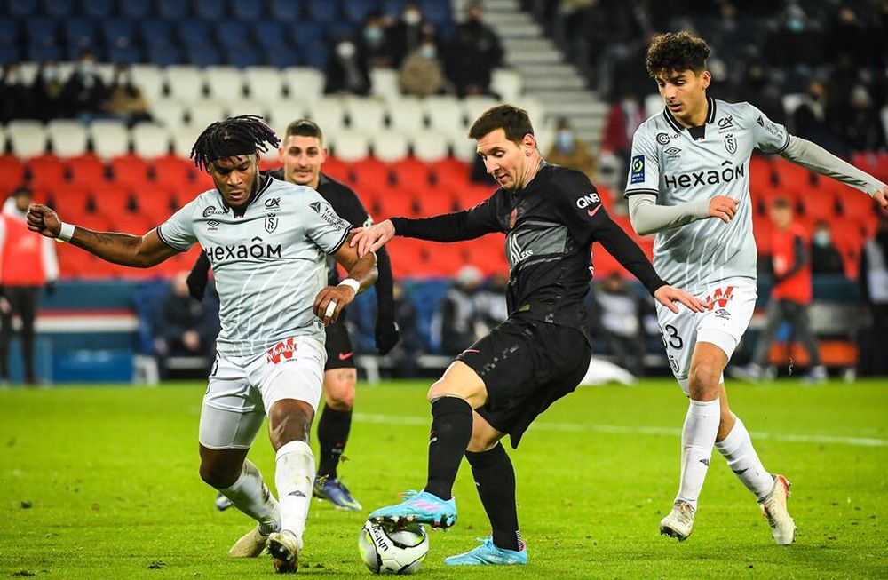 La Pulga jugó su primer partido del año, después de haberle ganado al Covid-19. Con presencia argentina desde el arranque -con Di María, Paredes e ICardi-, golearon al Reims 4-0 con una asistencia del capitán argentino que ingresó para los último 30 minutos.