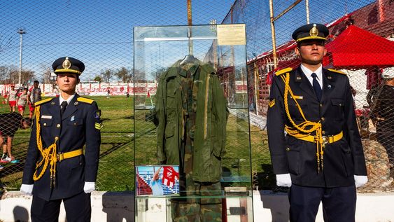 El uniforme de un héroe volvió a su casa: el Atlético Club San Martín incorporó al museo la ropa de fajina del excombatiente Emilio Milo Fares.