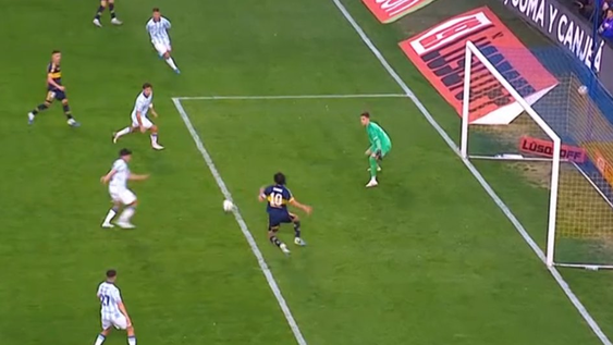 silbidos, errado increible y sequia goleadora: la tarde de edinson cavani ante racing club