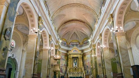 Las naves laterales del templo han recuperado su antiguo esplendor. | Foto: Orlando Pelichotti / Los Andes