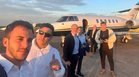 Hayden Davis junto a su comitiva que dio un tour por varias provincias de Argentina.&nbsp;