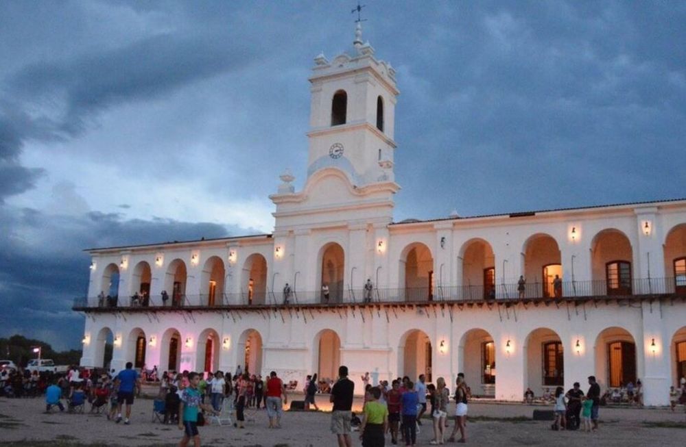 Réplica Cabildo Histórico.