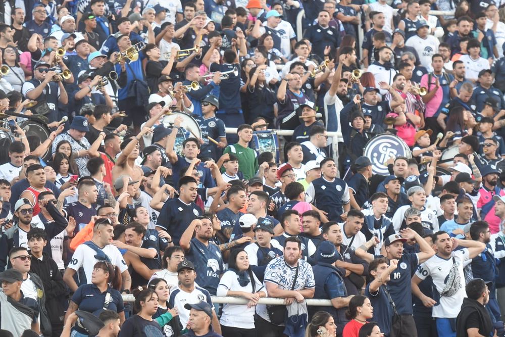 Indeopendiente Rivadavia debutó en la Copa Libertadores. Histórico. Enfrentó a Bolivar por la primera fecha de zona C.&nbsp;