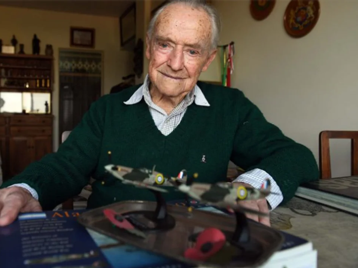 A los 107 años, murió Ronnie Scott, el piloto argentino que combatió a los nazis