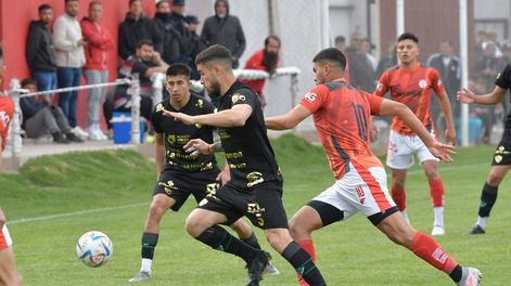 Los Andes | En el predio de FADEP, a puertas cerradas, Huracán Las Heras igualó sin goles con Ferro de General Pico por la 30ma fecha de la Zona Sur del Torneo Federal AFoto: Orlando Pelichotti