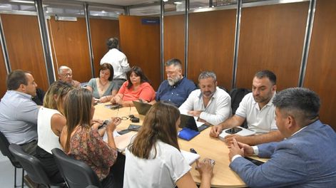 Representantes del SUTE y del Gobierno provincial en la primera reunión paritaria. Foto: Gobierno de Mendoza