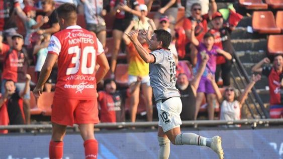 Dura derrota del Argentinos Juniors de Diego Dabove ante Colón