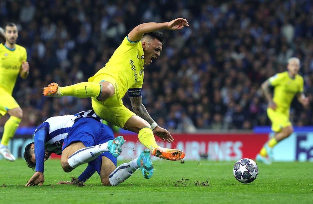 Inter empató sin goles ante el Porto y clasificó a los cuartos de final de la Champions League.