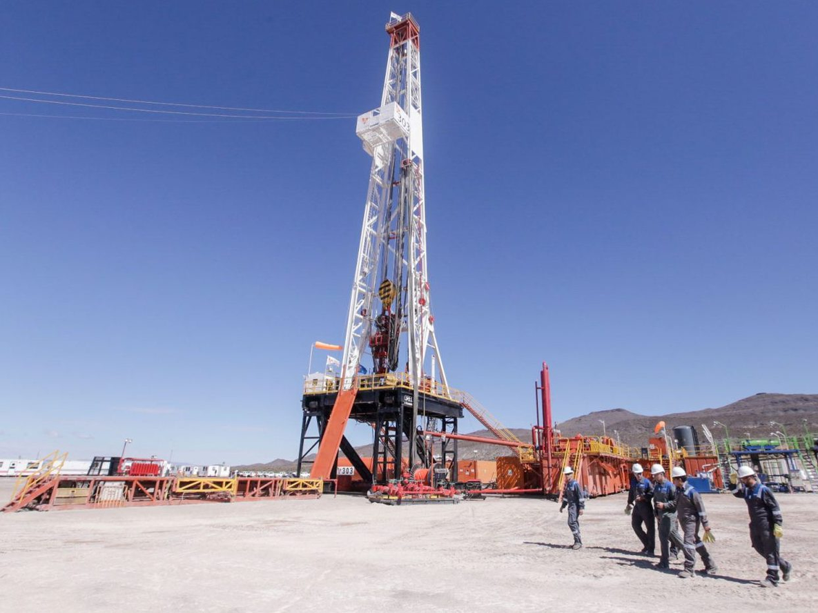 YPF profundiza la exploración de Vaca Muerta en Mendoza con una nueva perforación de exploración no convencional
