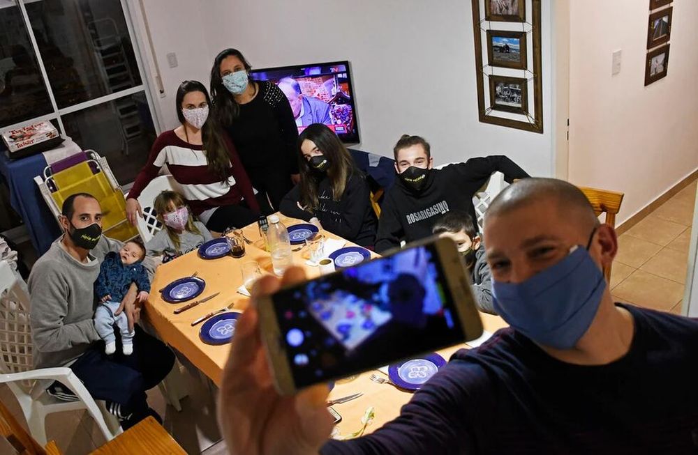 La falta de control en la cantidad de personas reunidas y en los vínculos que haya tenido cada integrante, llevan al Gobierno a prohibir estas reuniones.