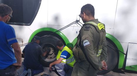Los Andes | Un operativo de la Comisión Nacional de Regulación del Transporte (CNRT)  y Gendarmería realizado hace días en Lavallle.  / Foto: Gendarmería Nacional.