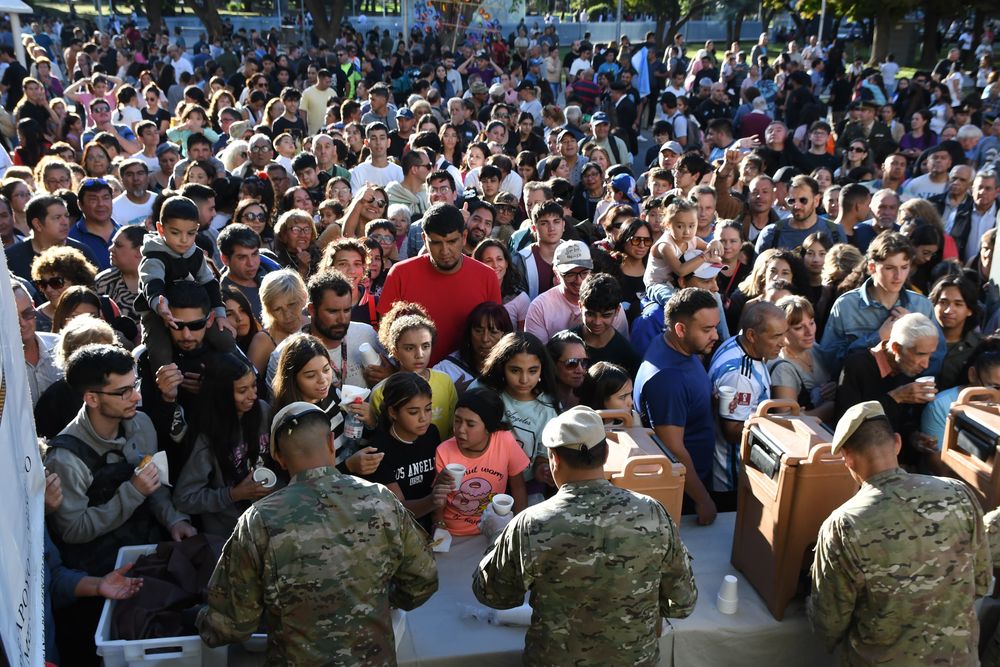 Emocionante y espectacular homenaje a los combatientes de Malvinas en Mendoza. Foto: Ramiro Gómez / Los Andes
